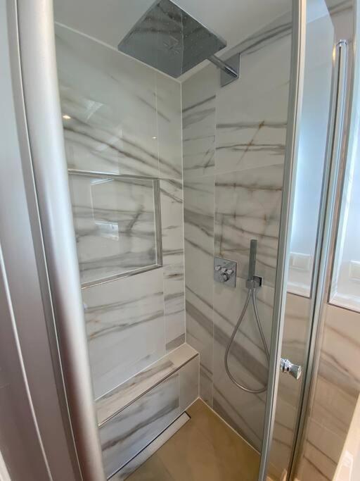 Luxury Apartment With Air Conditioning & Jaccuzzi Near Frankfurt Wiesbaden Hofheim am Taunus Exterior foto