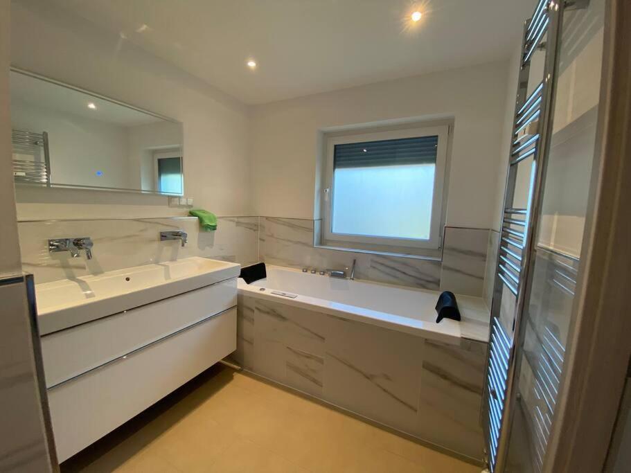 Luxury Apartment With Air Conditioning & Jaccuzzi Near Frankfurt Wiesbaden Hofheim am Taunus Exterior foto
