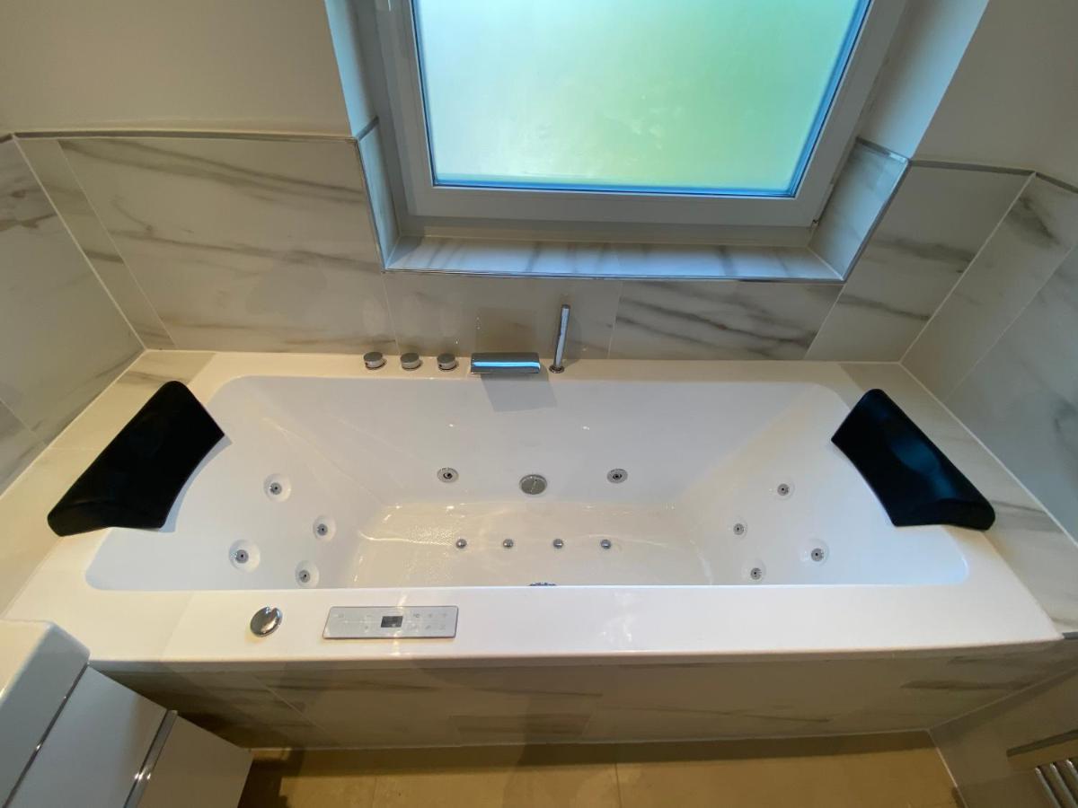 Luxury Apartment With Air Conditioning & Jaccuzzi Near Frankfurt Wiesbaden Hofheim am Taunus Exterior foto